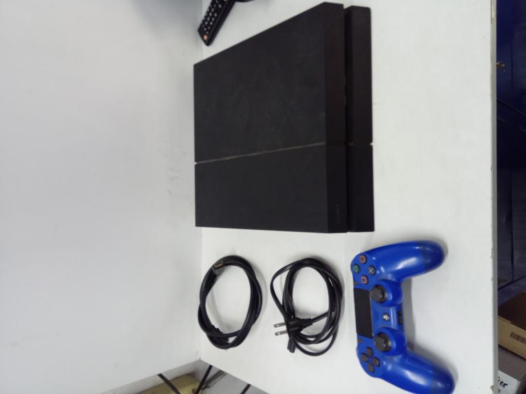 Juego Electronico Ps4 Marca Sony Modelo Oh-2115a Disco Duro 500 Gb Con Control Sin Caja Usado Con Desgaste Acc Cable Power Y Cable De Hdmi El Control Tiene Una Frisura
