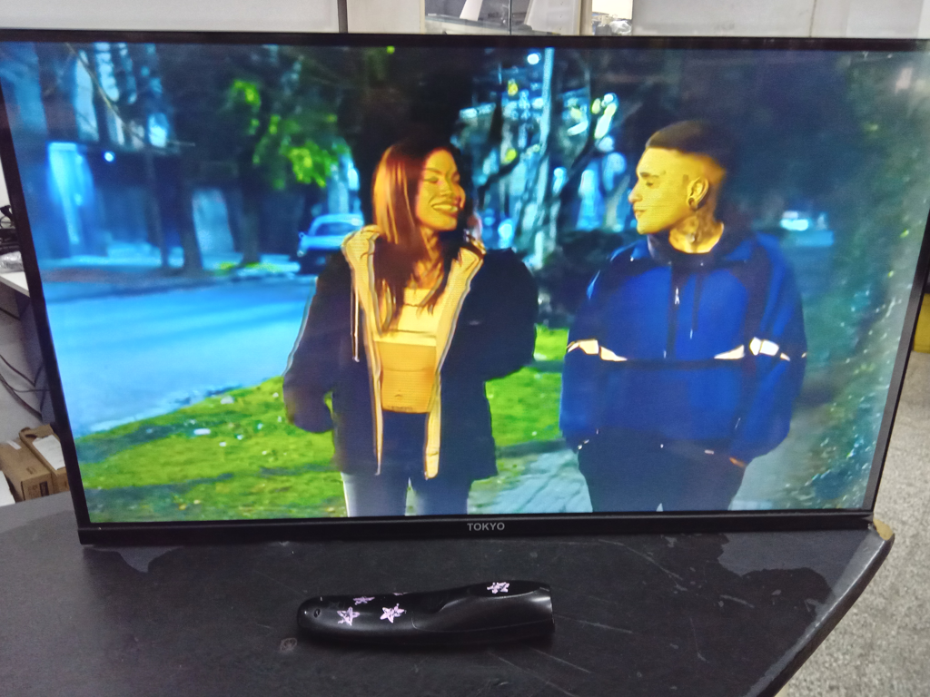 Televisor Led Smart De 32 '' Marca Tokyo Modelo Tvtokhf32gtv Con Control Usado En Buen Estado Acc Cable Power 2 Pila