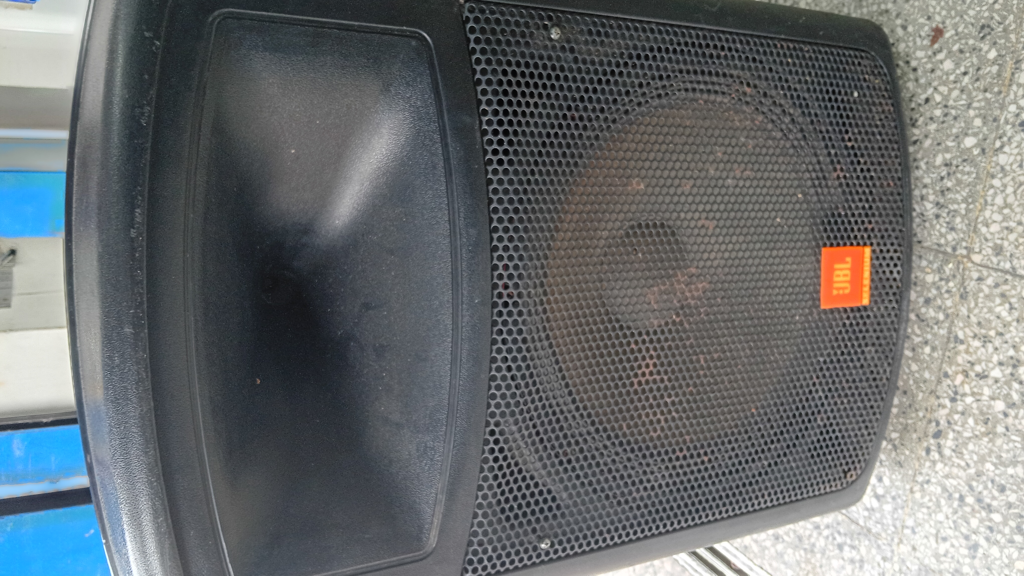 Caja De Sonido Amplificada Marca Jbl Modelo Js151a Sin Control Usado Con Desgaste Acc Con Cable Power
