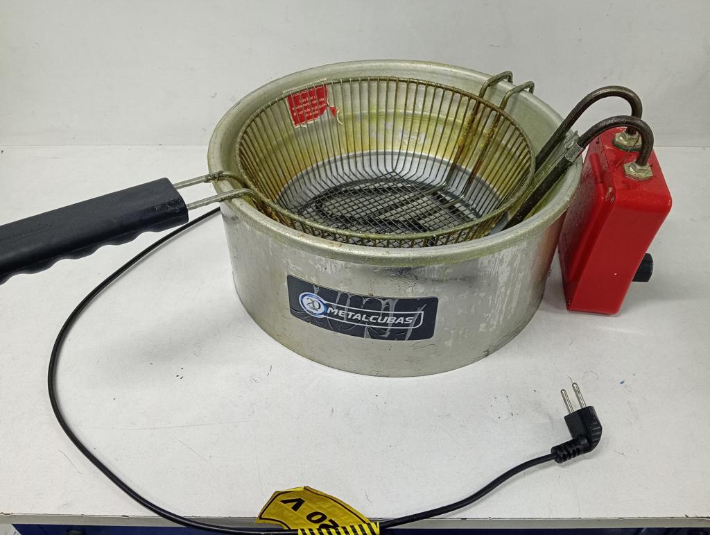 Fritadora Marca Metal Cubas Modelo 9896g Usado En Buen Estado Acc ColadorCable Pwer