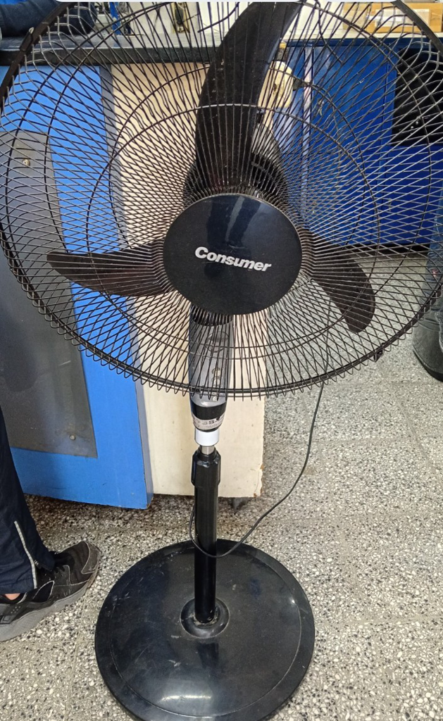 Ventilador 3 Velocidades Marca Comsumer Modelo Cmr-V18 Usado En Buen Estado Acc No Tiene