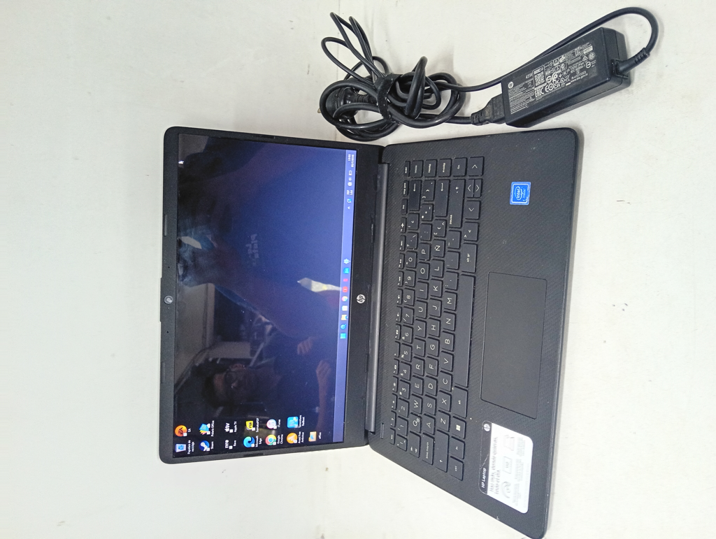 Notebook Marca Hp Modelo 14-Dq05la Procesador Intel(R)Celeron(R) Memoria Ram 4 Gb Disco Duro 238 Gb Generacion 10 Acc Cargador