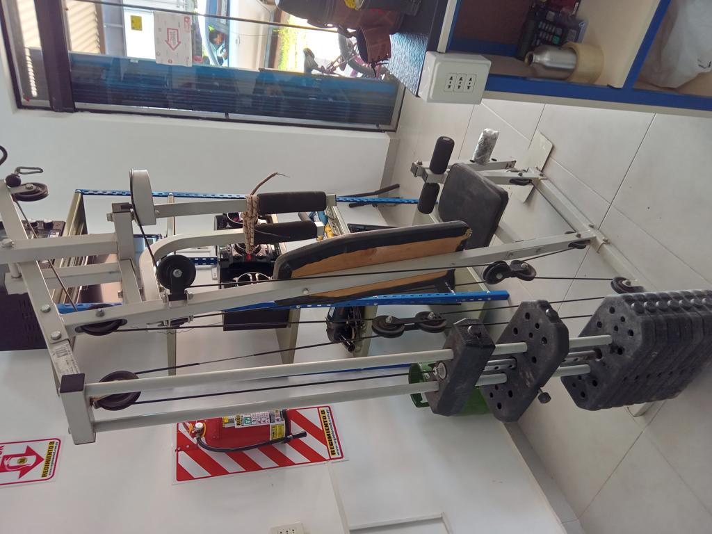 Foto 5 de Multiejercicios Marca Tecnofitness Modelo M70 Usado En Buen Estado Acc Con Dos Barra De Agarre9 PesasAsiento Y Apoya Espalda