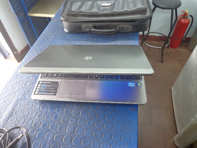 NOTEBOOK MARCA HP MODELO PROBOOK S-SERIES C/ PROC. INTEL CORE i3 2.3 GHZ 4 GB DE RAM 500 GB DE DISCO C/ CARG CON ESTUCHECONTROCEÑA QWERTY