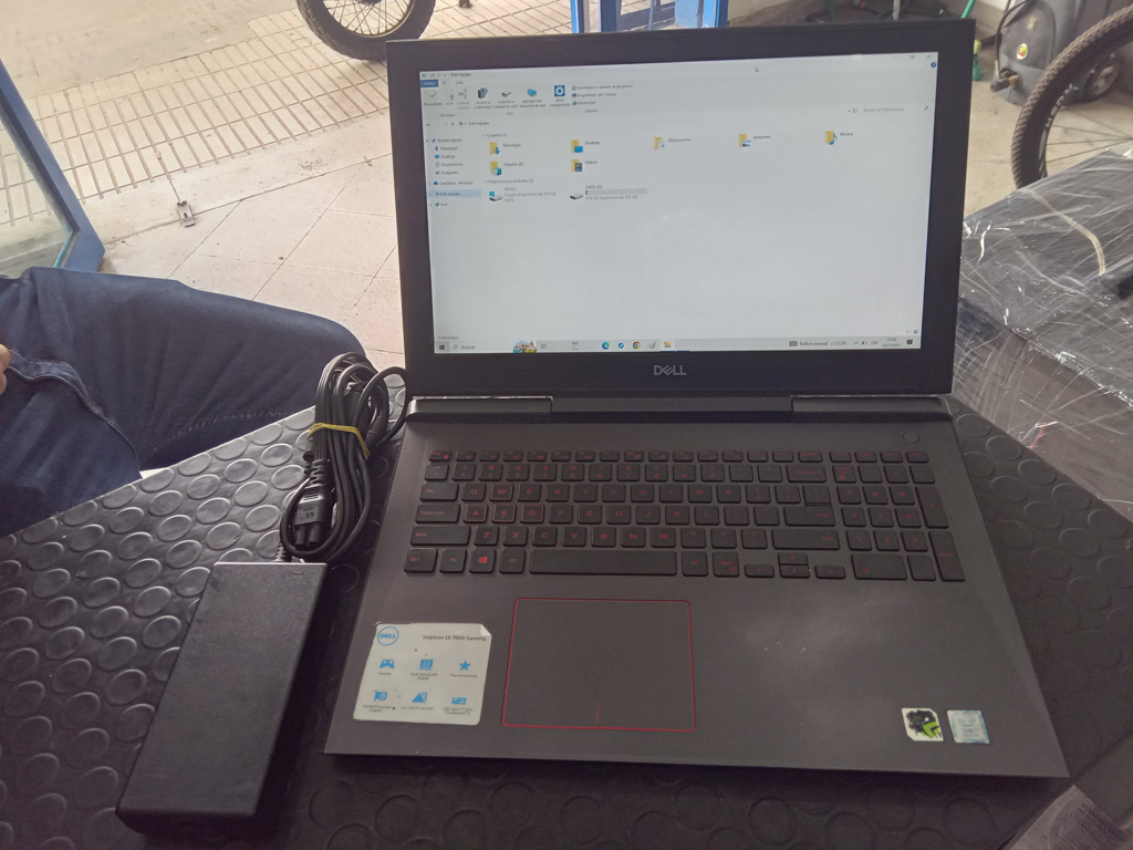 Notebook Marca Dell Modelo Inspiron 15-7577 Procesador Core I7 Memoria Ram 16 Gb Disco Duro 1.000 Gb Generacion 7 Acc Cargador Cable Power