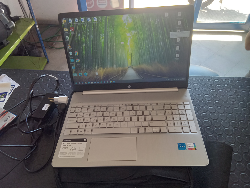 Notebook Marca Hp Modelo 15-Dy5000la Procesador Core I5 Memoria Ram 8 Gb Disco Duro 500 Gb Generacion 12 Acc Cargador Cable Power