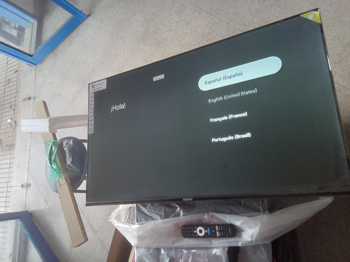 Televisor Led Smart De 43 '' Marca Tokyo Modelo Tvtokff43g5 Con Control Nuevo Sin Uso Acc PatitasCable Power