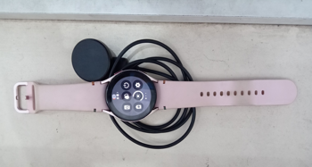 Reloj Para Dama Marca Samsung Modelo Sm-R861 Usado En Buen Estado Acc Cable De Carga Inalambrica