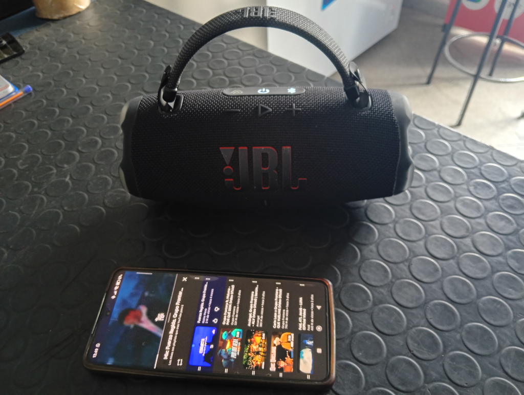 Speaker Potencia Watts No Tiene Marca Jbl Sin Control Modelo Charge 6 Usado En Buen Estado Sin Caja Acc Correa