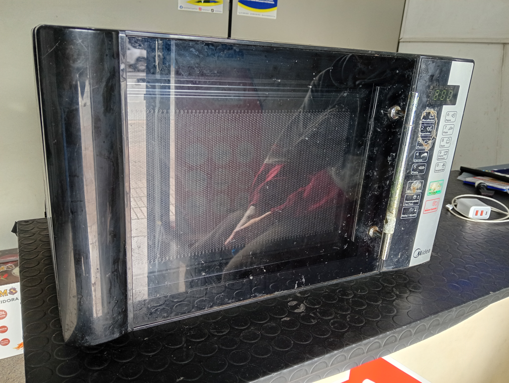 Microondas Marca Midea Modelo Em031aow Usado En Buen Estado Acc Plato De Vidrio