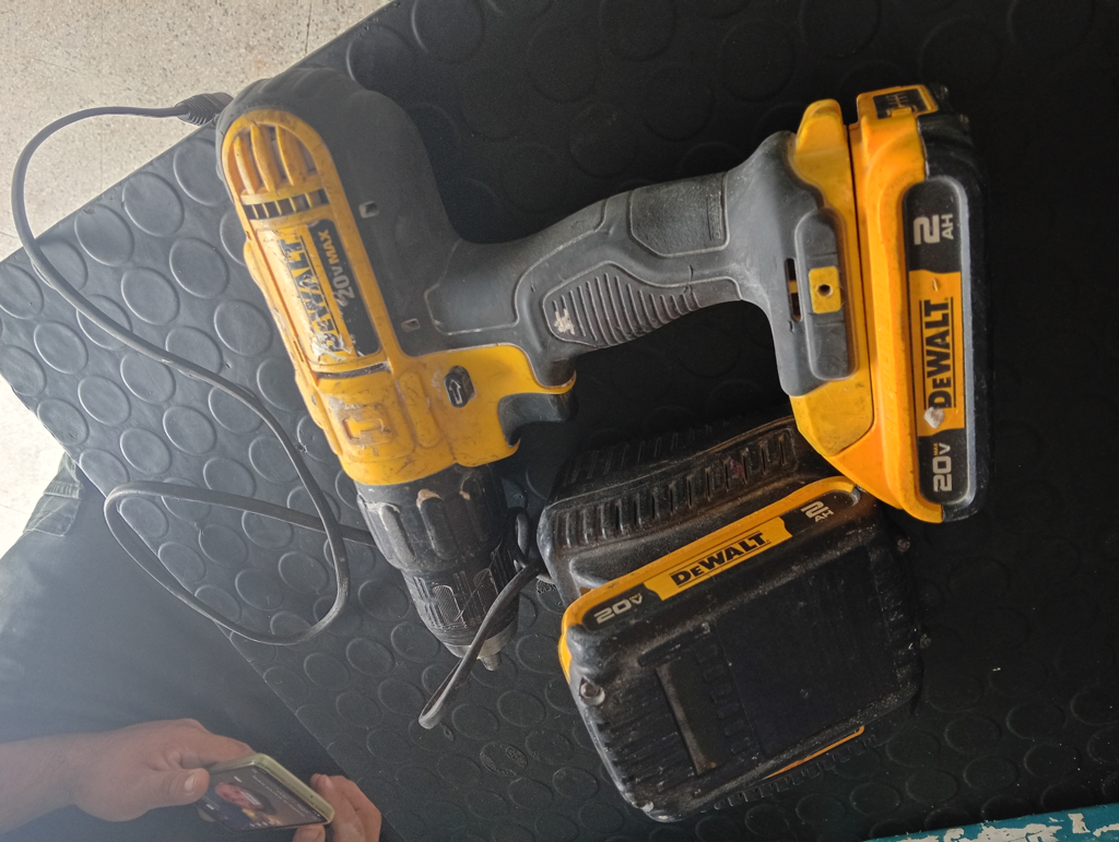 Taladro Marca Dewalt Modelo Dcd776 Acc 2 Baterías Cargador