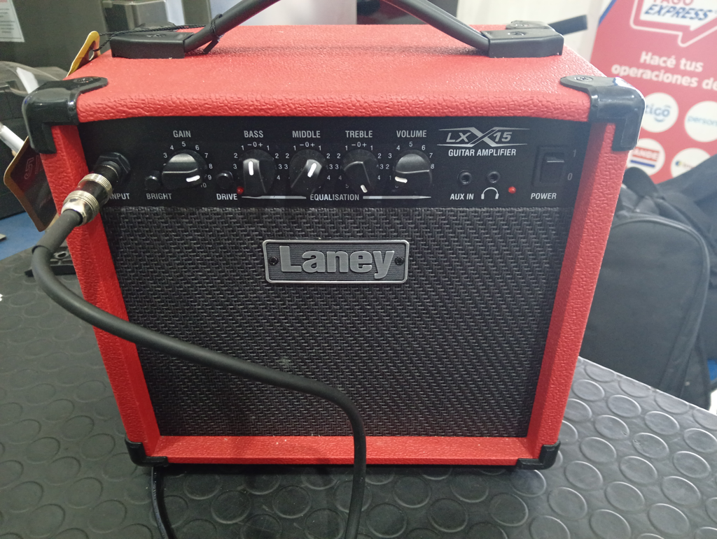 Amplificador De Sonido P/ Guitarra Marca Laney Modelo Lx15 Usado-En-Buen-Estado Acc No Tiene