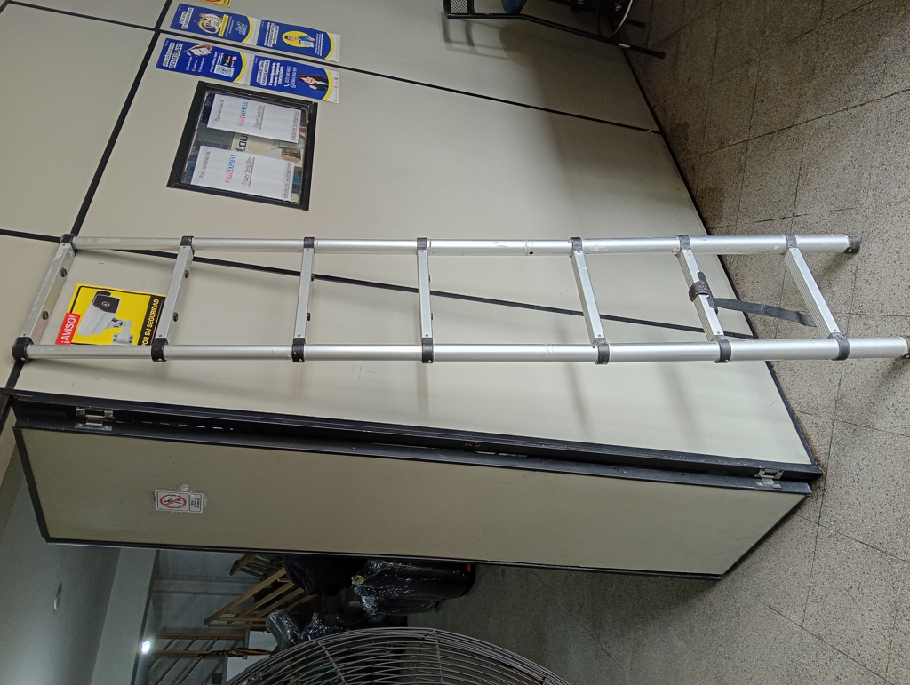 Escalera Marca No Tiene Altura 2 M Cap 150 Kg. Usado En Buen Estado Acc No Tiene