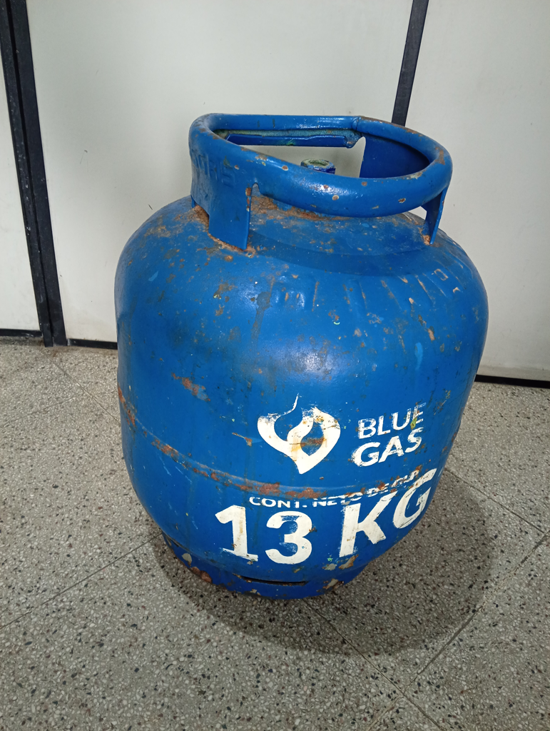 Garrafa Cap 13 Kg. Marca Blue Gas Usado En Buen Estado Color Azul Acc No Tiene