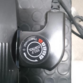 Parrilla Electrica Marca Dayo Modelo Pe034 Usado En Buen Estado Acc Cable Cte C/ Regulador De TemperaturaManualBandeja Para Residuos