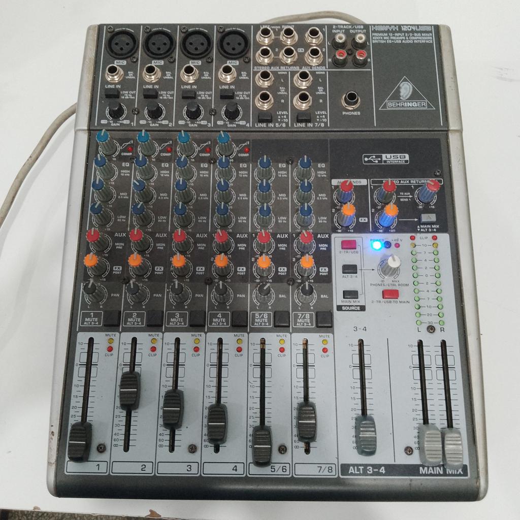 Consola De Sonido Marca Behringer Modelo Xenyx 1204 Usado En Buen Estado Acc Cable Cte