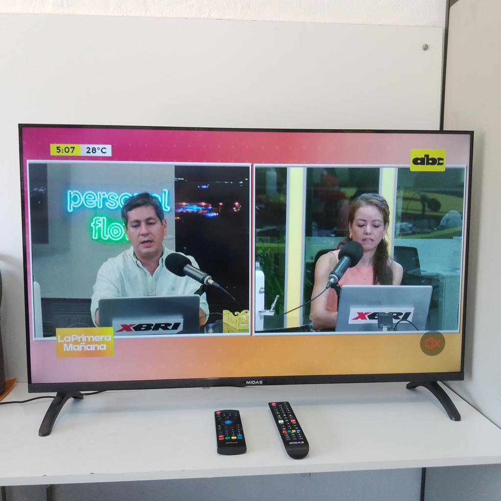 Televisor Led Smart De 43 '' Marca Midas Modelo Md-Smtv43a Con Control Usado En Buen Estado Acc 2 ControlesPatitasCable Cte