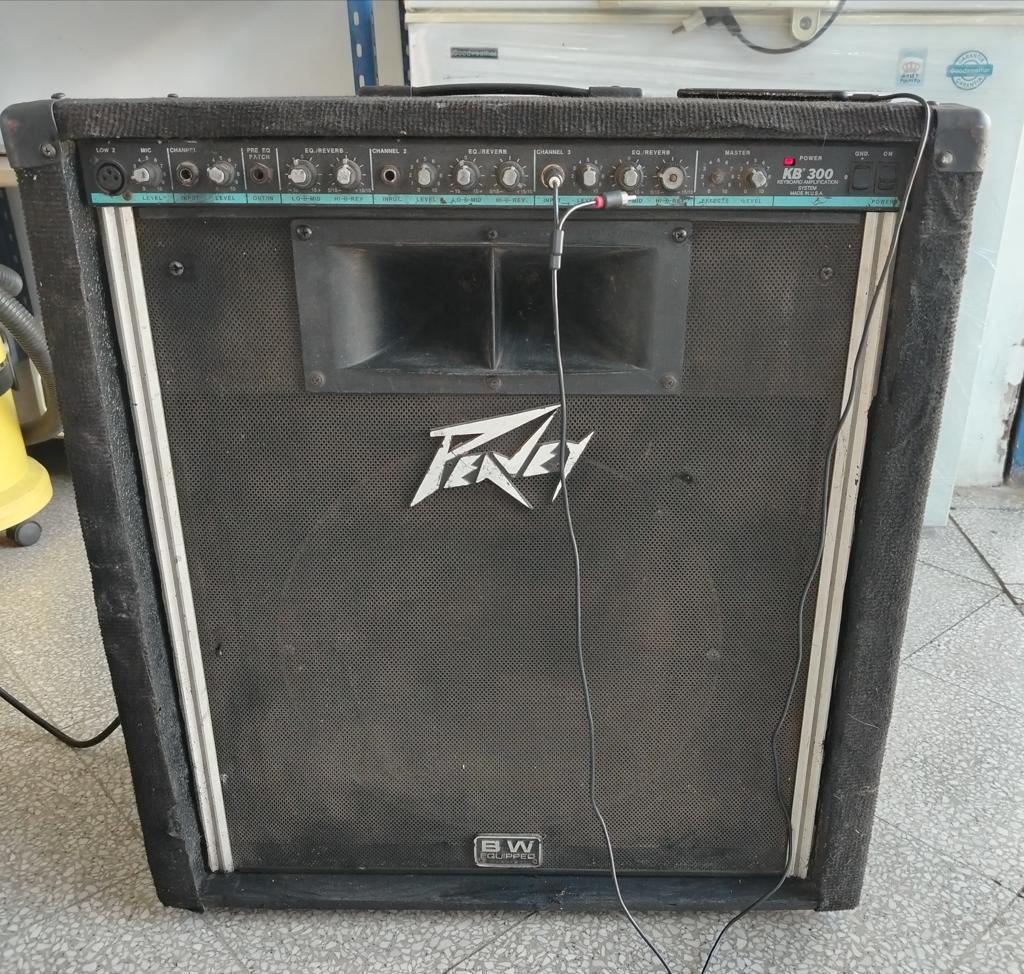 Caja Con Parlante Para Discoteca Marca Peavey Modelo Kb300 Usado En Buen Estado Con No Tiene De 15 '' Acc Cable Cte