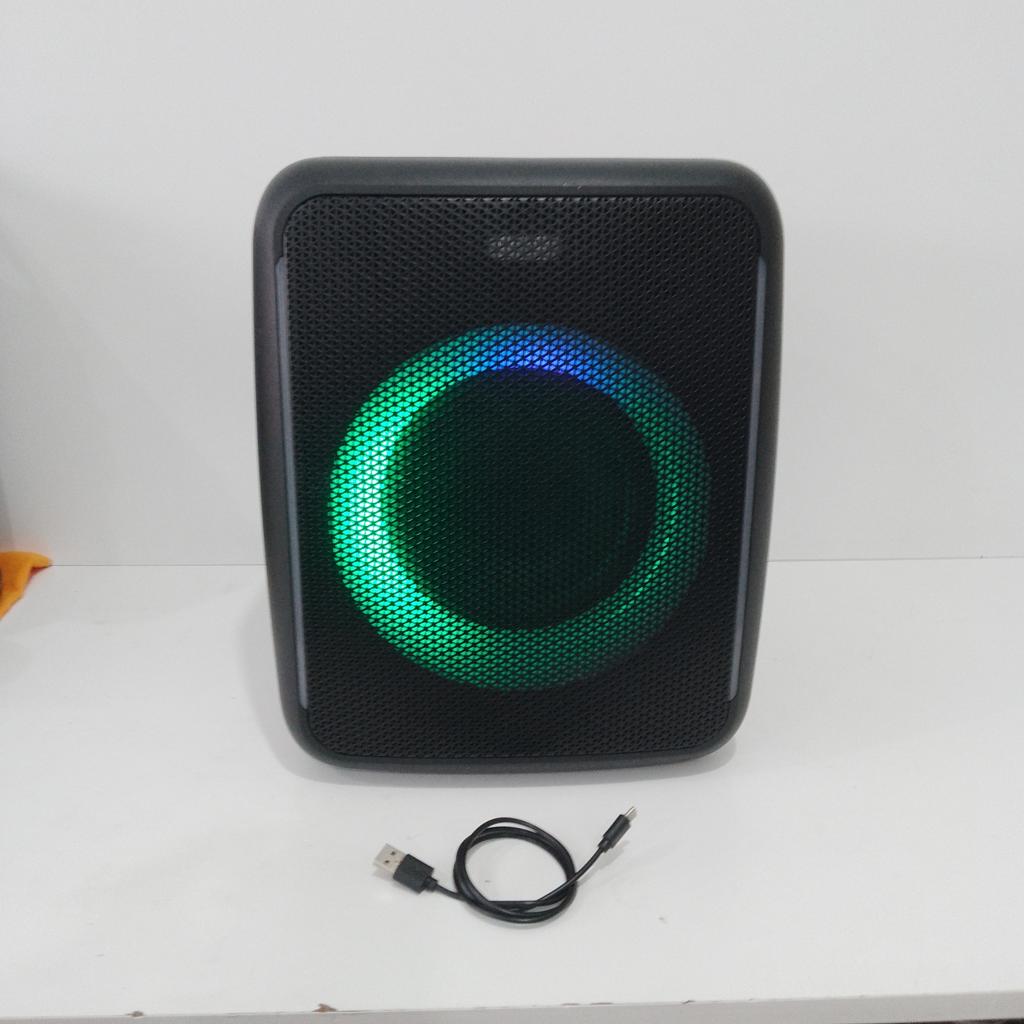 Parlante Portatil Marca Tokyo Modelo Eltppartyb10 Usado En Buen Estado Con No Tiene Acc Cable Usb