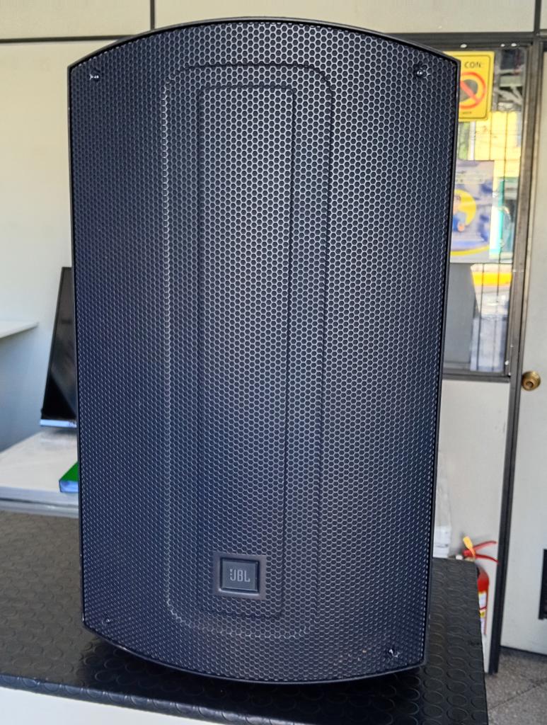 Caja De Sonido Amplificada Marca Jbl Modelo Max 15 Sin Control Usado En Buen Estado Acc Cable Cte