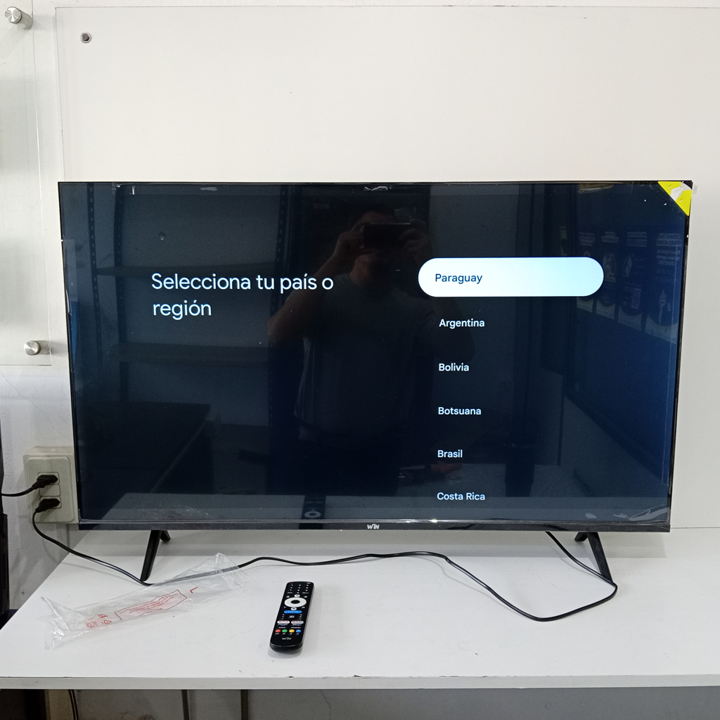 Televisor Led Smart De 43 '' Marca Win Modelo Win43fsg Con Control Usado En Buen Estado Acc Patitas C/ Tornillos Cable Cte1 Par De Pilas