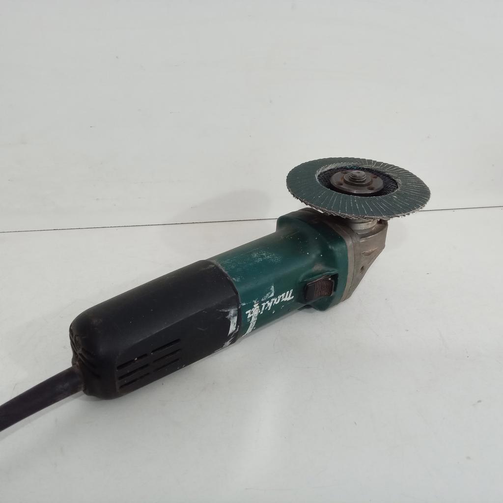 Pulidora Marca Makita Modelo 9557hn Tamaño Chico Usado En Buen Estado Acc Disco