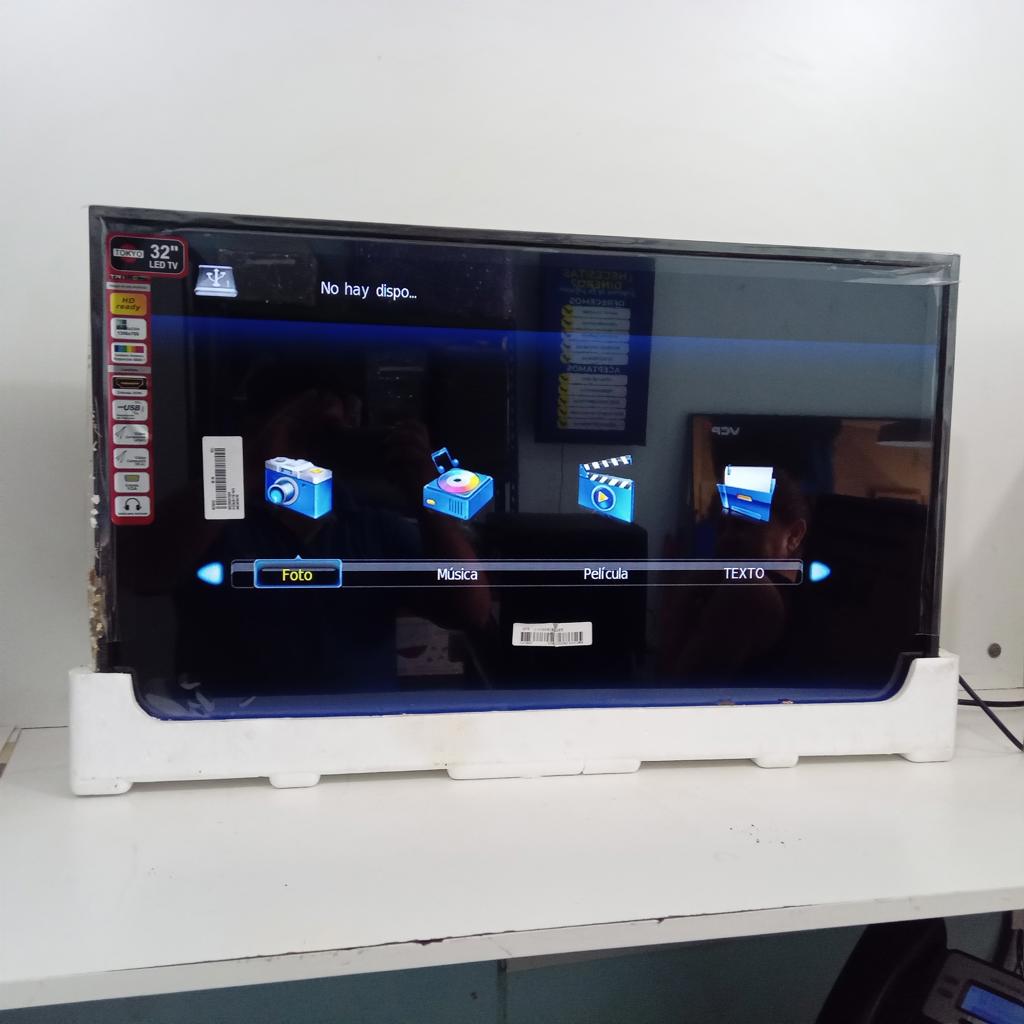 Televisor Led Convencional De 32 '' Marca Tokyo Modelo Tvtoksf32led-N Usado En Buen Estado Con Control Con Caja Acc Dos Patitas Soporte Para Pared