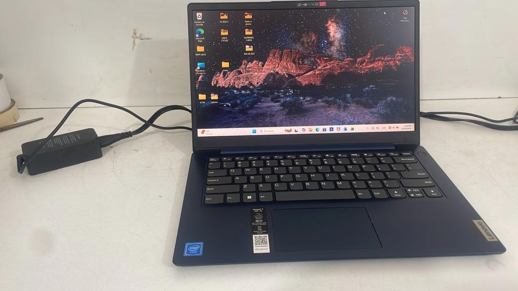 Notebook Marca Lenovo Modelo Ideapad1 Procesador Celeron Memoria Ram 4 Gb Disco Duro 114 Gb Generacion 4 Acc Cargador Estuche