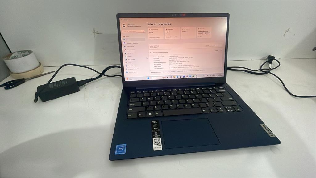 Foto 2 de Notebook Marca Lenovo Modelo Ideapad1 Procesador Celeron Memoria Ram 4 Gb Disco Duro 114 Gb Generacion 4 Acc Cargador Estuche