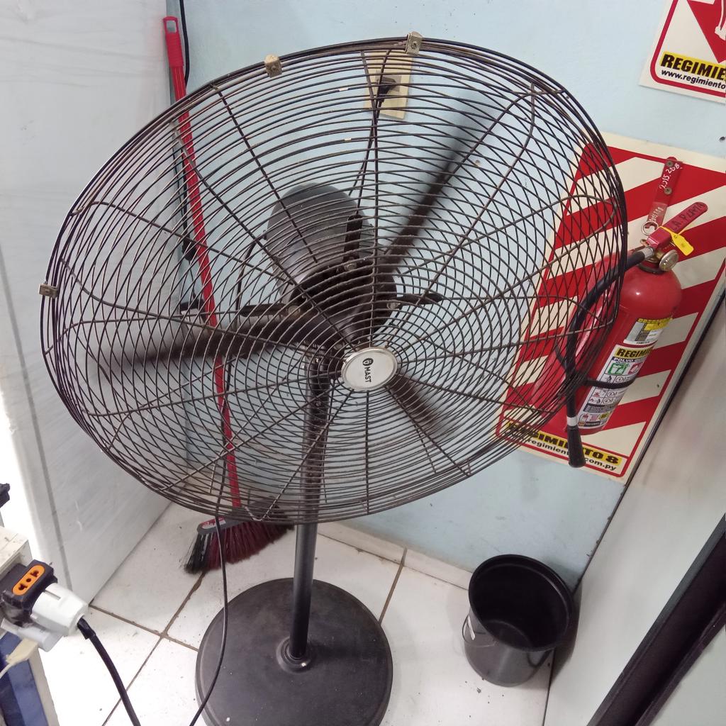 Ventilador 3 Velocidades Marca Mast Modelo No Se Visualzia Usado Con Desgaste Acc No Tiene