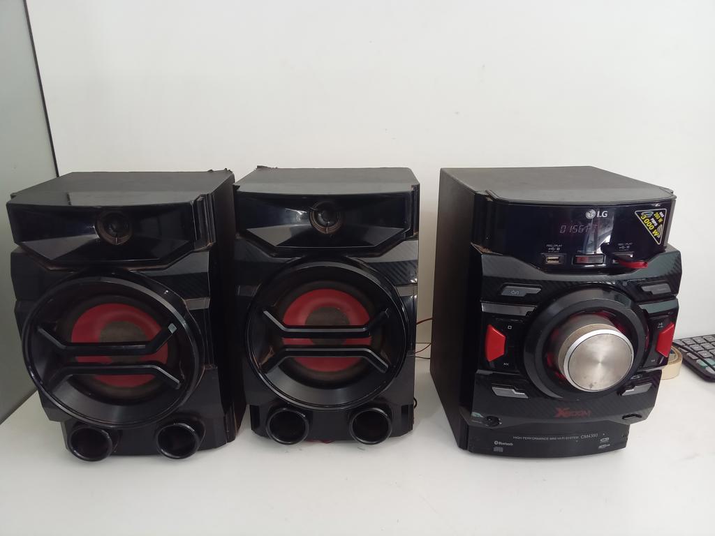 Equipo De Sonido Marca Lg Sin Control Modelo Cm4350 Usado En Buen Estado Acc Con Dos Cajas De Sonido