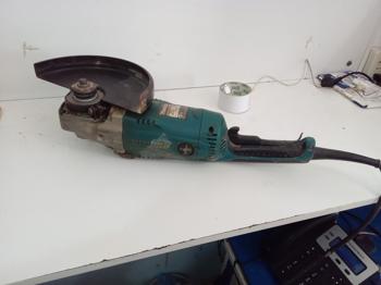 Pulidora Marca Makita Modelo Ga9020 Tamaño Grande Usado En Buen Estado Acc Manija Protector De Disco