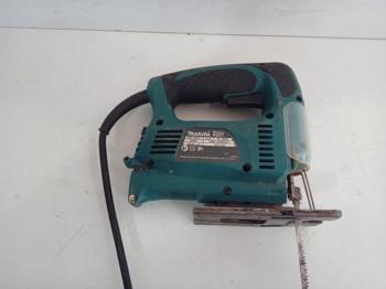 Sierra Tipo Caladora Marca Makita Modelo 4327 Usado En Buen Estado Acc Una Sierra