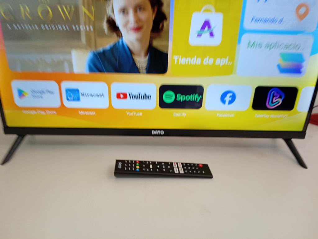 Foto 2 de Televisor Led Smart De 32 '' Marca Dayo Modelo Dayo5885 Con Control Usado En Buen Estado Acc Dos Patitas