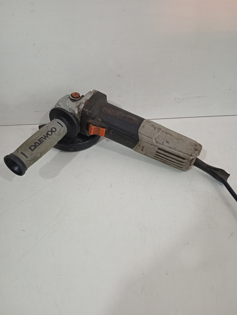 Pulidora Marca Daewoo Modelo Tamaño Chico Usado En Buen Estado Acc Manija Disco Y Protector De Disco