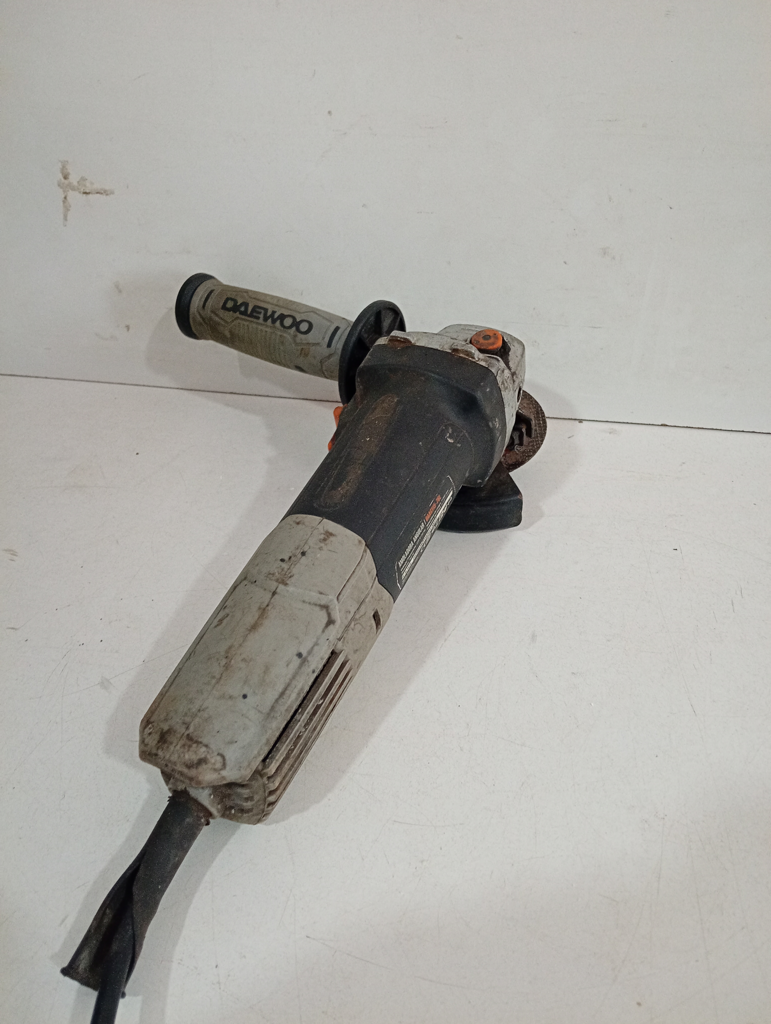 Foto 2 de Pulidora Marca Daewoo Modelo Tamaño Chico Usado En Buen Estado Acc Manija Disco Y Protector De Disco