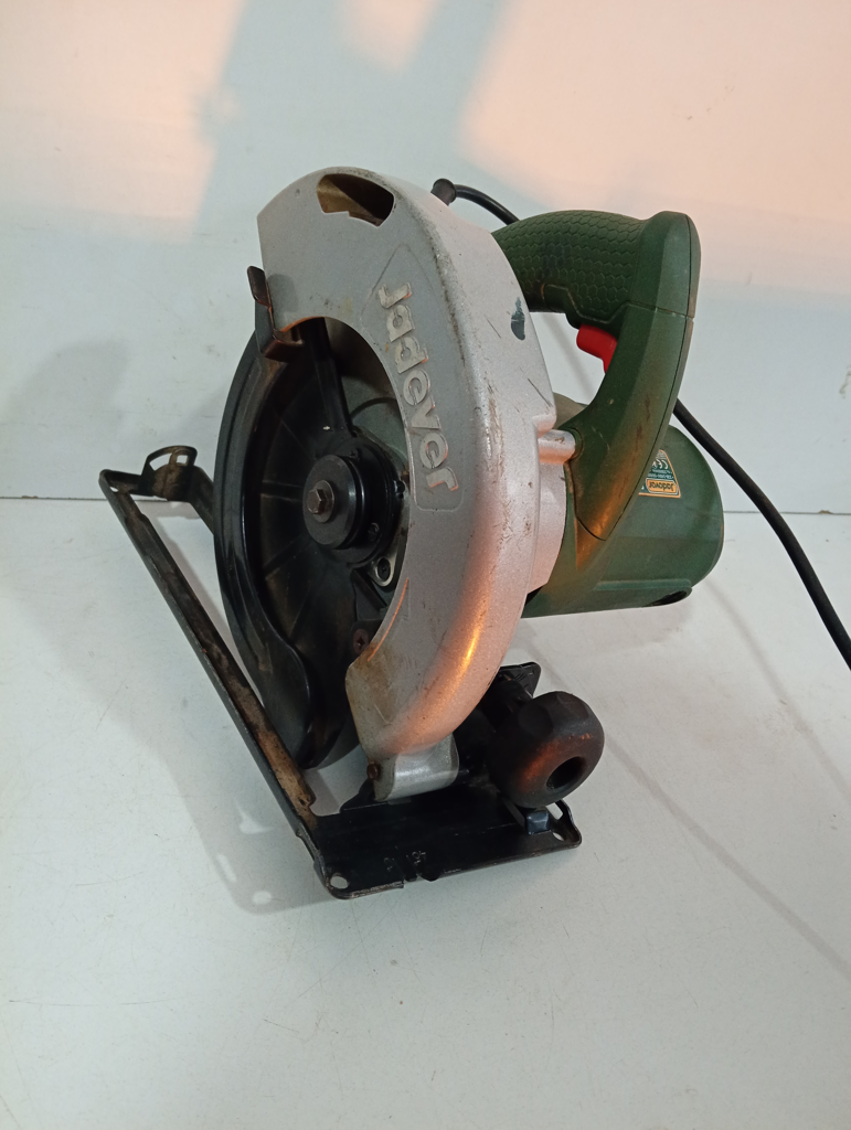 Sierra Tipo Circular Marca Jadever Modelo Jdcw1512001 Usado En Buen Estado Acc No Tiene