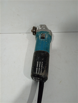 Pulidora Marca Makita Modelo 9557hn Tamaño Chico Usado En Buen Estado Acc Sin Manija Y Sin Disco Sin Protector De Disco