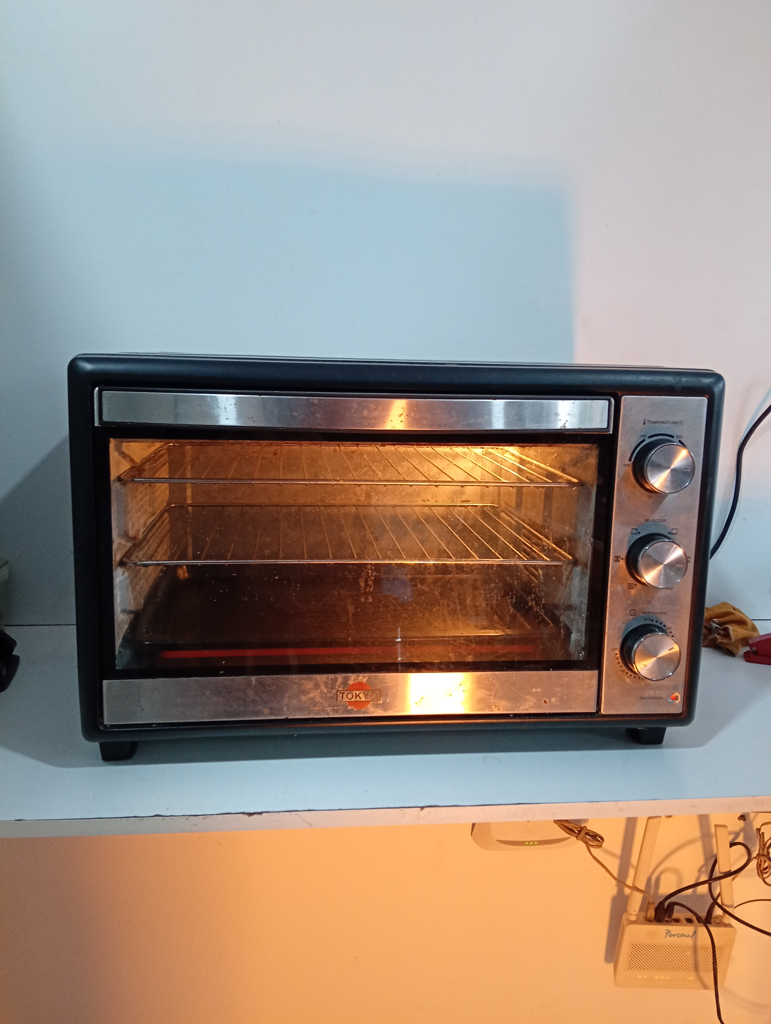 Horno Marca Tokyo Litros 46 Modelo Usado En Buen Estado Acc Una Bandeja Y Dos Parrilas