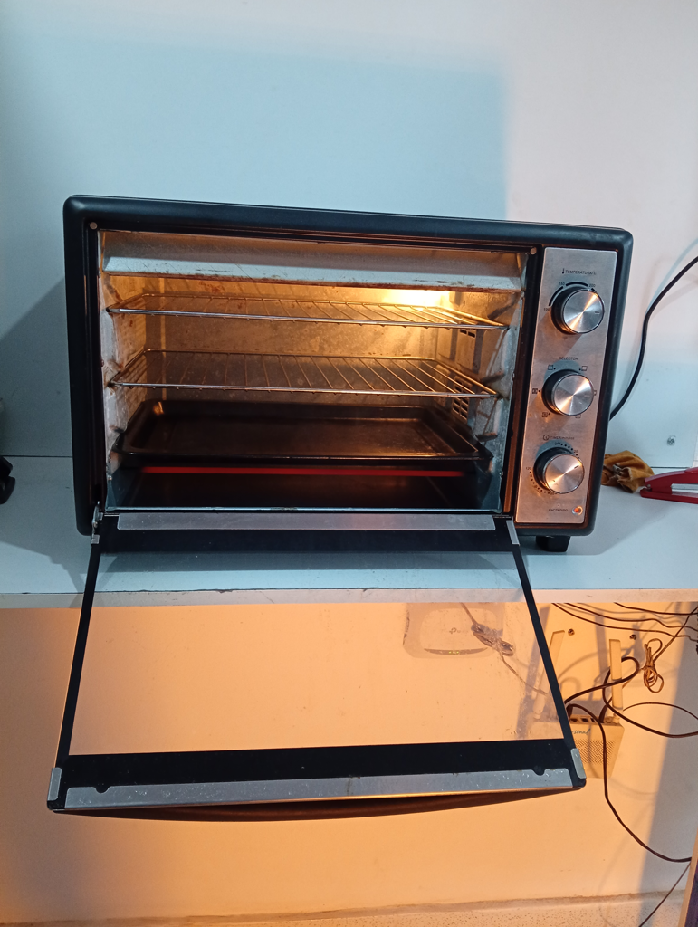 Horno Marca Tokyo Litros 46 Modelo Usado En Buen Estado Acc Una Bandeja Y Dos Parrilas