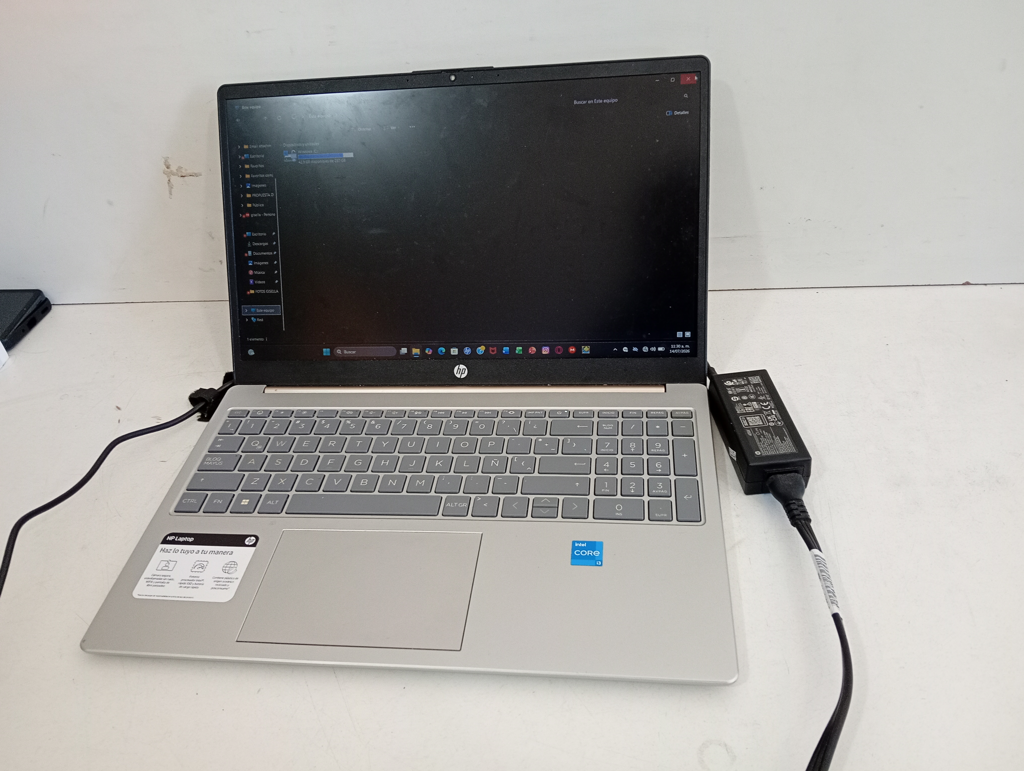 Notebook Marca Hp Modelo Rrl8852be Procesador I3 Memoria Ram 8 Gb Disco Duro 237 Gb Generacion 11 Acc Cargador