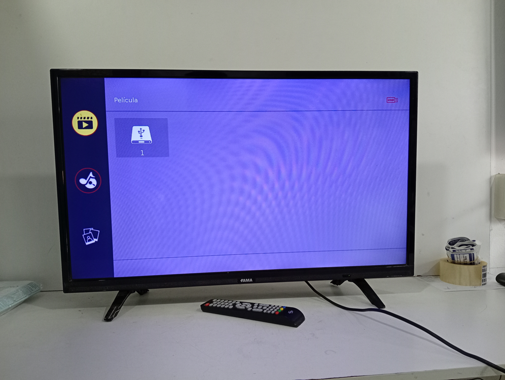 Televisor Led Convencional De 32 '' Marca Fama Modelo Usado En Buen Estado Con Control Sin Caja Acc Dos Patitas