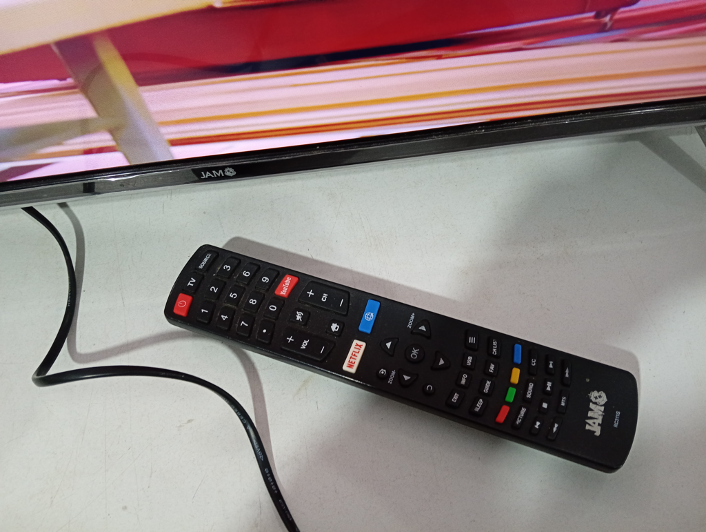 Foto 3 de Televisor Led Smart De 32 '' Marca Jam Modelo Ja32hd218s Con Control Usado En Buen Estado Acc Dos Patitas