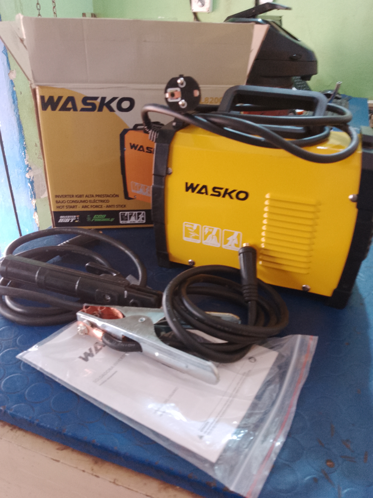 Soldador Marca Wasko Modelo Wel8200m2x Usado En Buen Estado Acc Pinza Positiva Y Negativa En Caja 200 Amp