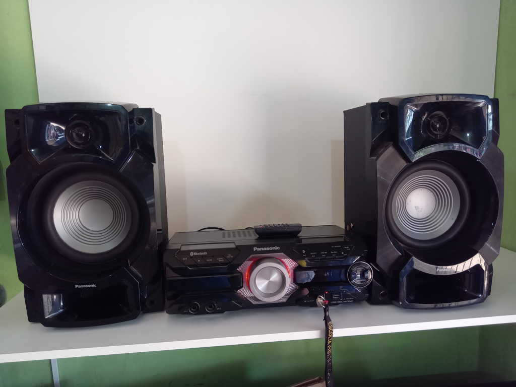 Equipo De Sonido Marca Panasonic Con Control Modelo Sa-Akx520 Usado En Buen Estado Acc 2 ParlantesControlAntena