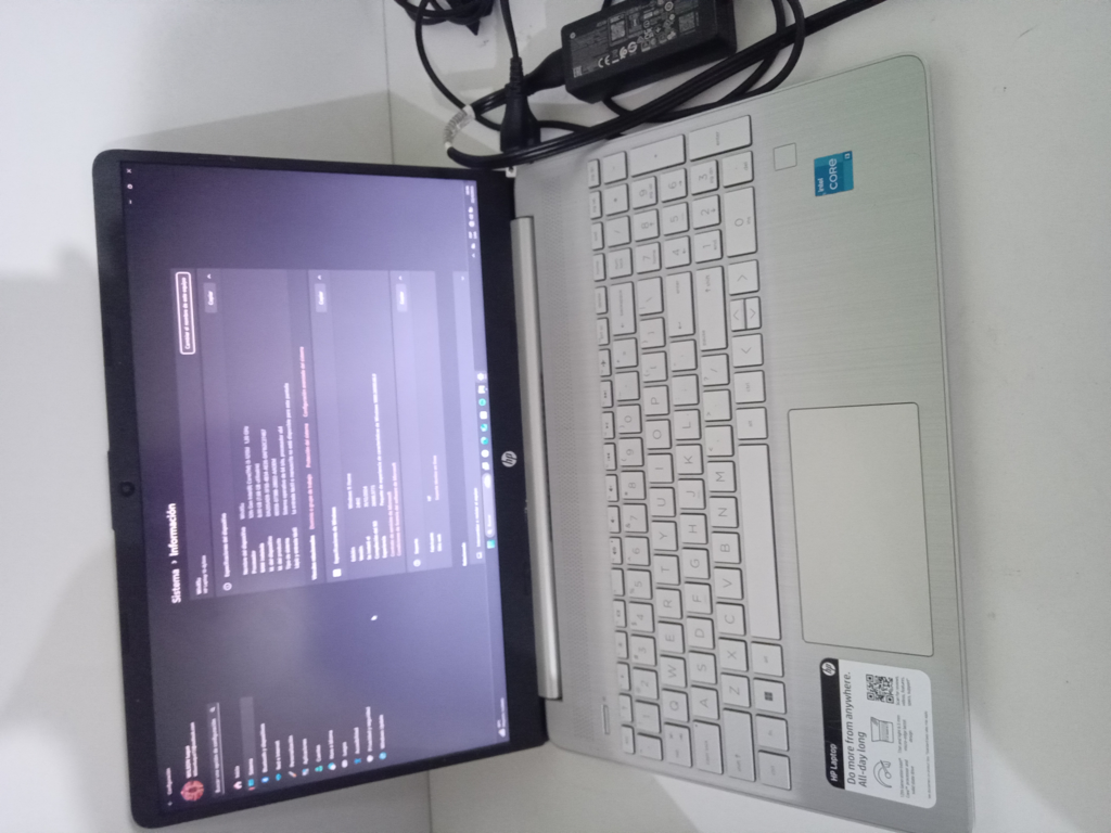 Notebook Marca Hp Modelo 15-Dy513 Procesador Core I3 Memoria Ram 8 Gb Disco Duro 254 Gb Generacion 12 Acc No Tiene