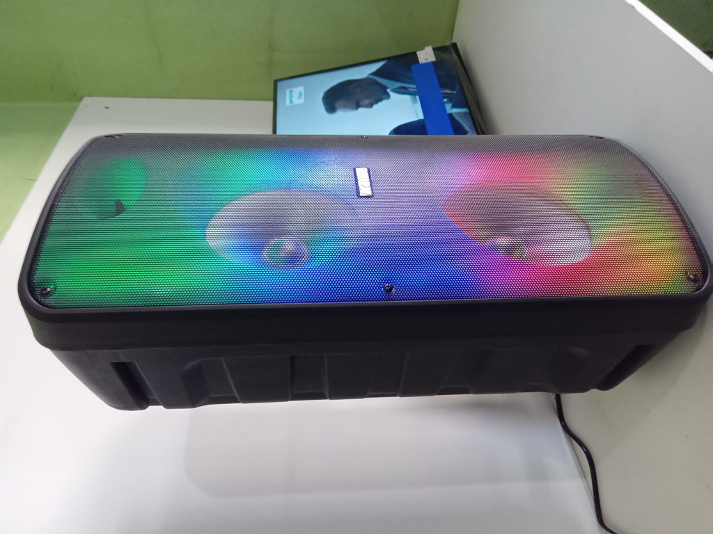 Foto 2 de Caja De Sonido Amplificada Marca Kolke Modelo Kpb-527 Sin Control Usado En Buen Estado Acc No Tiene