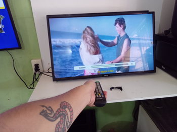 Televisor Led Convencional De 32 '' Marca Tokyo Modelo Tvtokhd32led Usado En Buen Estado Con Control Sin Caja Acc No Tiene