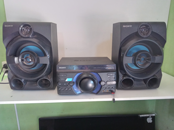Equipo De Sonido Marca Sony Sin Control Modelo Hcdm40d Usado En Buen Estado Acc 2 ParlantesBluetooh