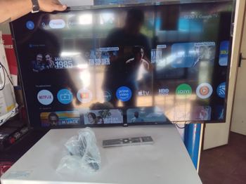 Televisor Led Smart De 43 '' Marca Jvc Modelo Lt-43km348 Con Control Usado En Buen Estado Acc Patitas